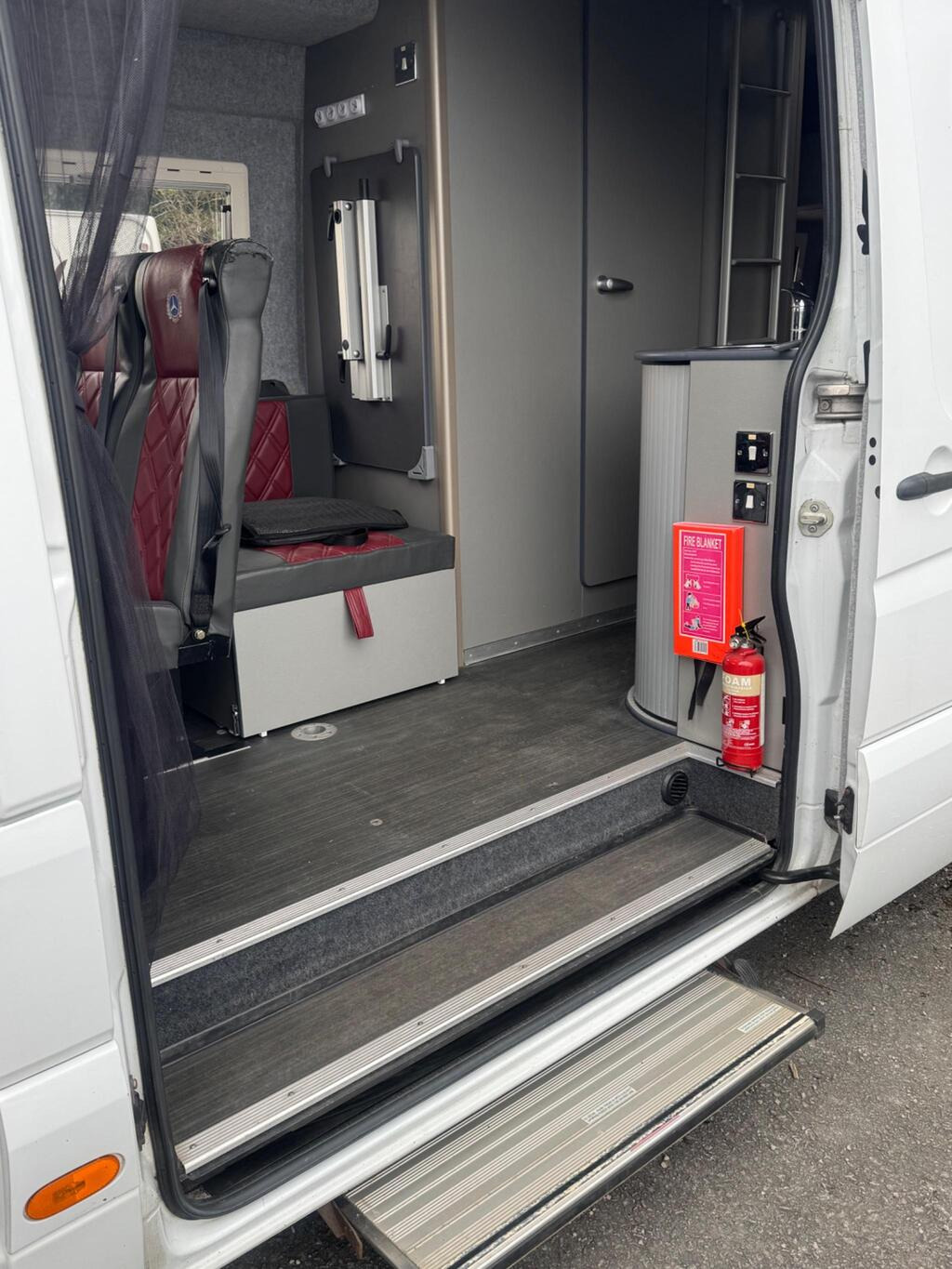 
								2014 Mercedes-Benz Sprinter Professional Conversion 2.1 full									