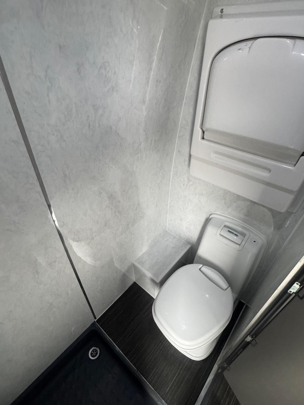 
								2014 Mercedes-Benz Sprinter Professional Conversion 2.1 full									