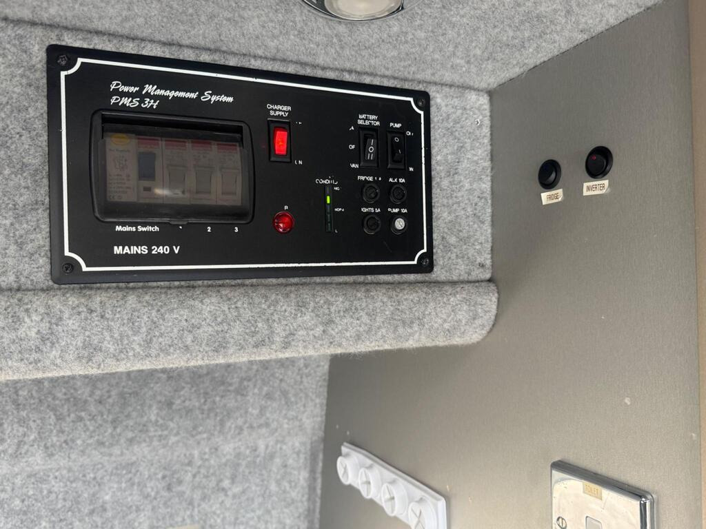 
								2014 Mercedes-Benz Sprinter Professional Conversion 2.1 full									