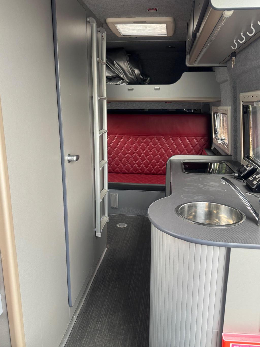 
								2014 Mercedes-Benz Sprinter Professional Conversion 2.1 full									