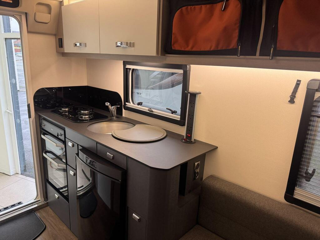 
								2018 Swift Basecamp 2 full									