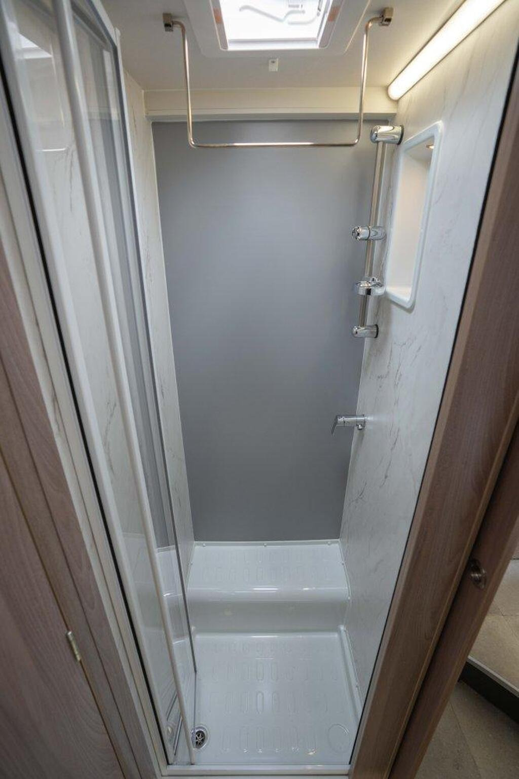 
								2024 Swift Kon-Tiki 894 180BHP Auto full									