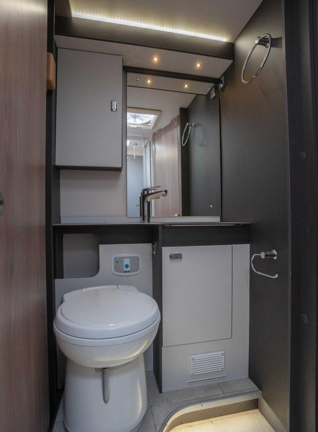 
								2024 Swift Kon-Tiki 894 180BHP Auto full									