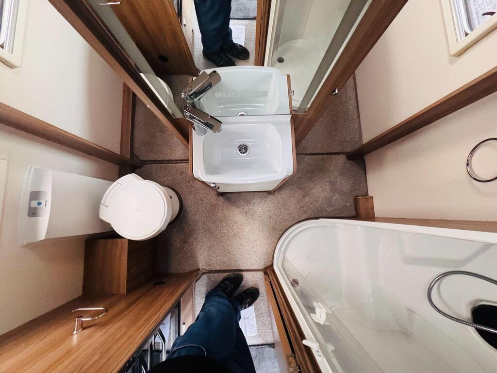 
								2020 Swift Sprite Major 4 EB Sunrise 560 full									