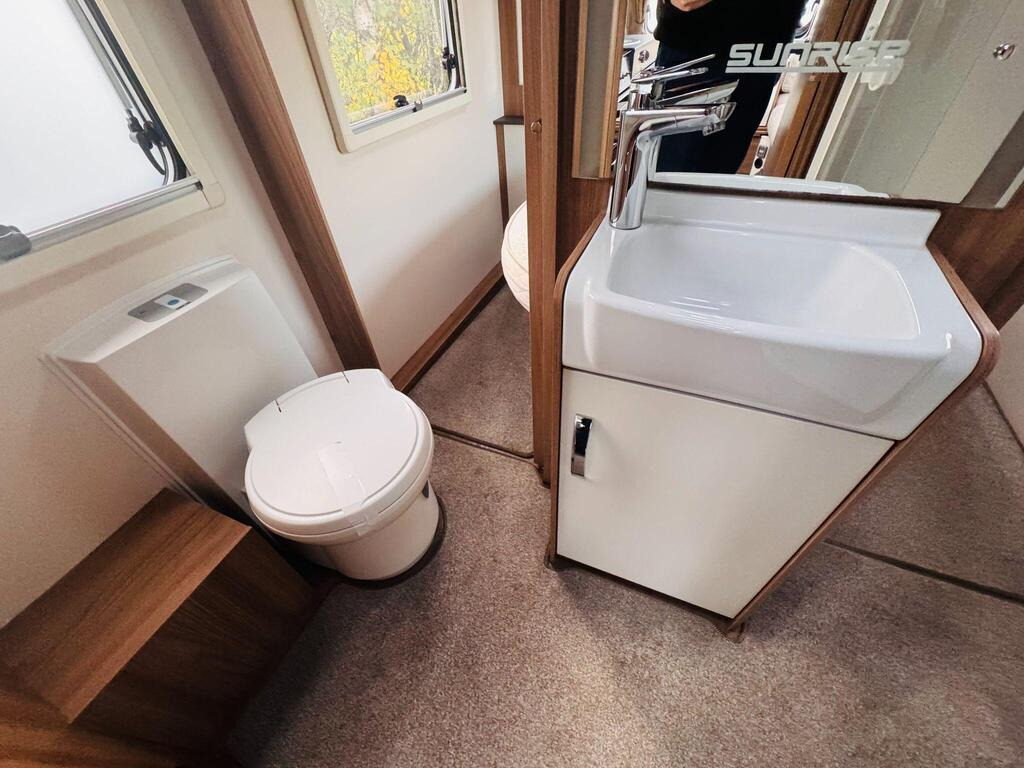 
								2020 Swift Sprite Major 4 EB Sunrise 560 full									