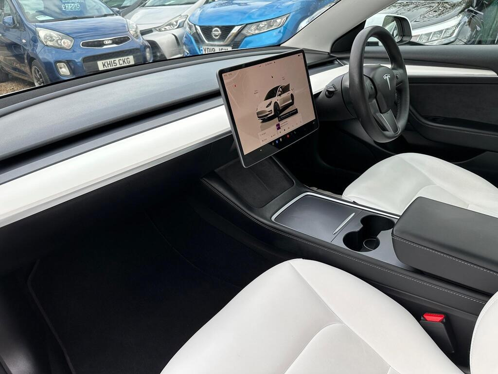 
								2022 Tesla Model 3 Standard Range Plus Auto RWD full									