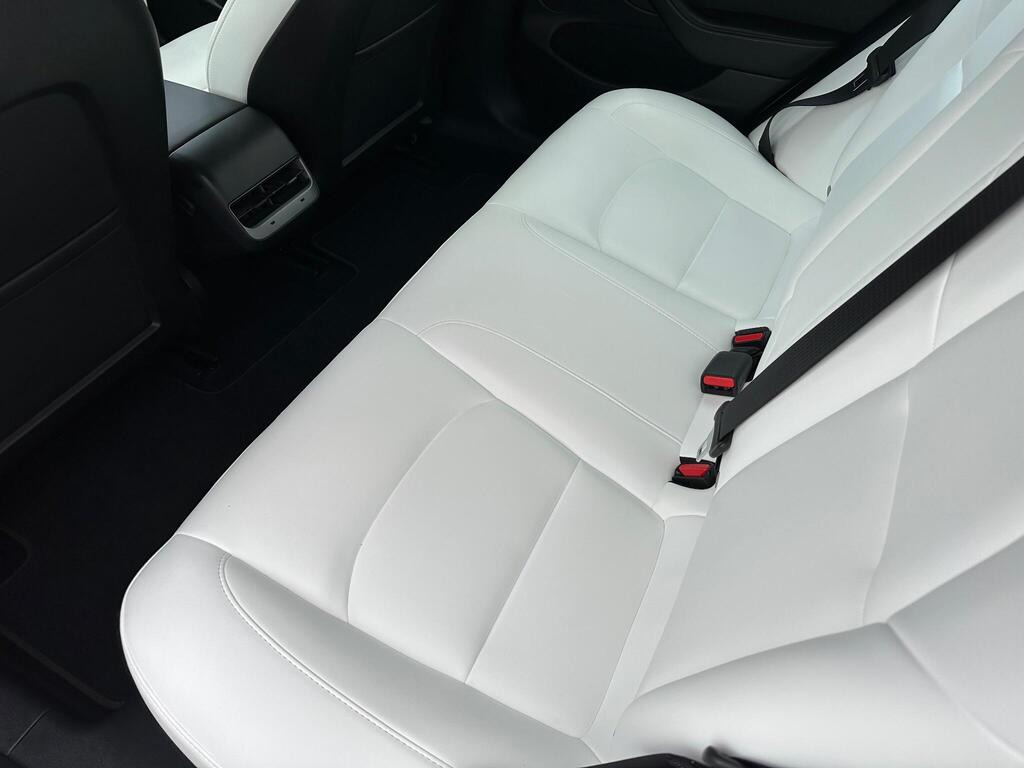 2022 Tesla Model 3 Standard Range Plus Auto RWD