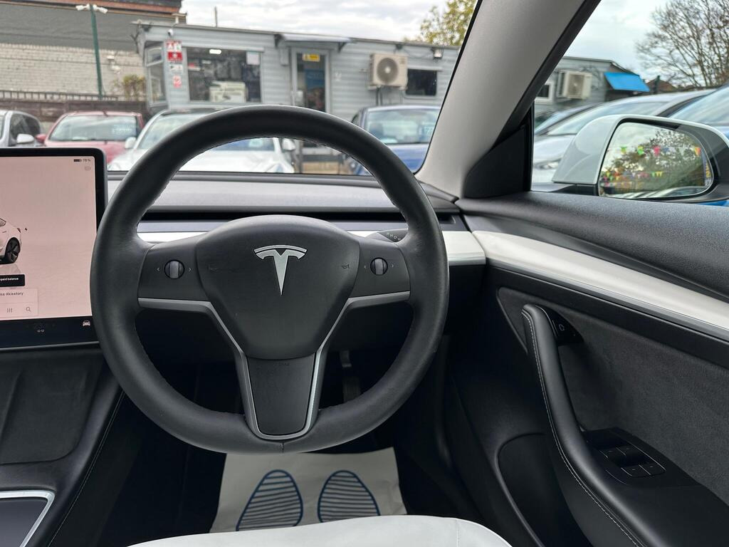 
								2022 Tesla Model 3 Standard Range Plus Auto RWD full									