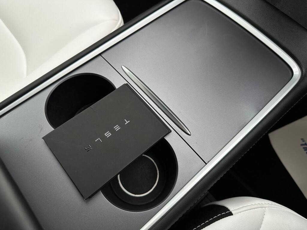 
								2022 Tesla Model 3 Standard Range Plus Auto RWD full									