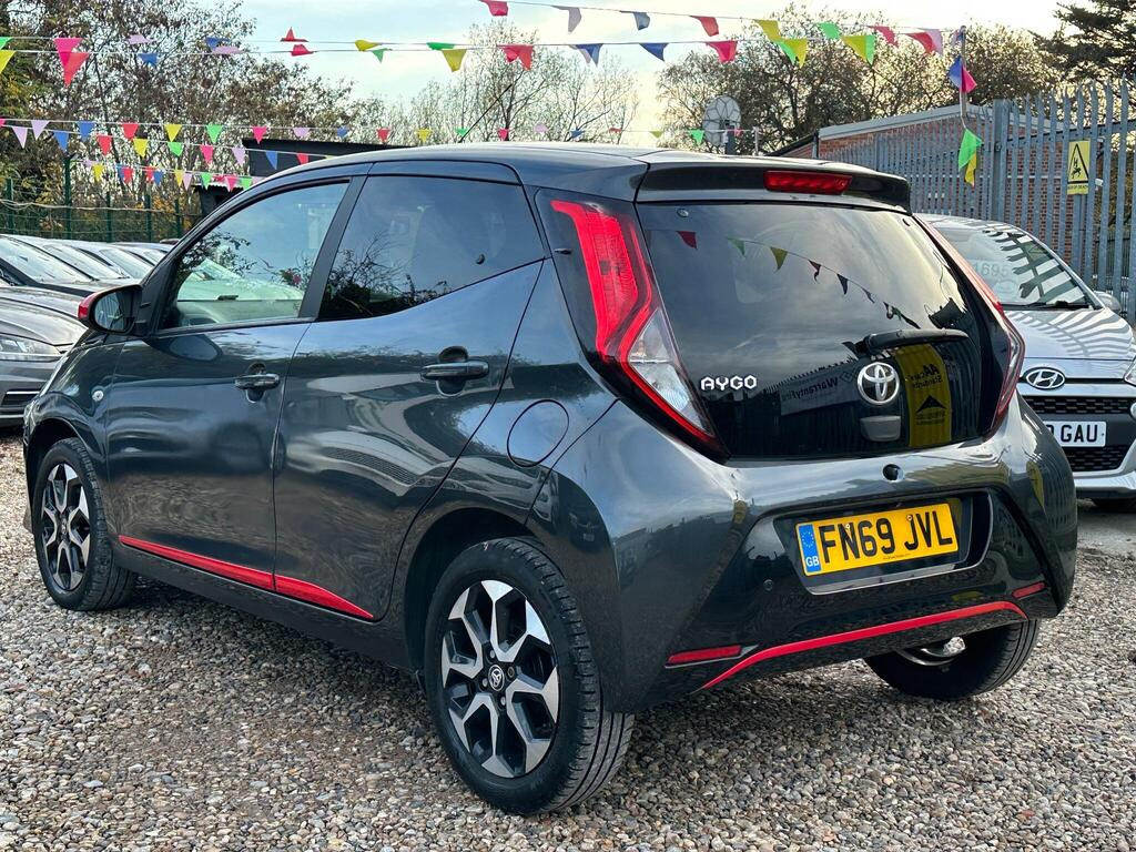 
								2019 Toyota AYGO 1.0 VVT-i x-trend Funroof x-shift full									