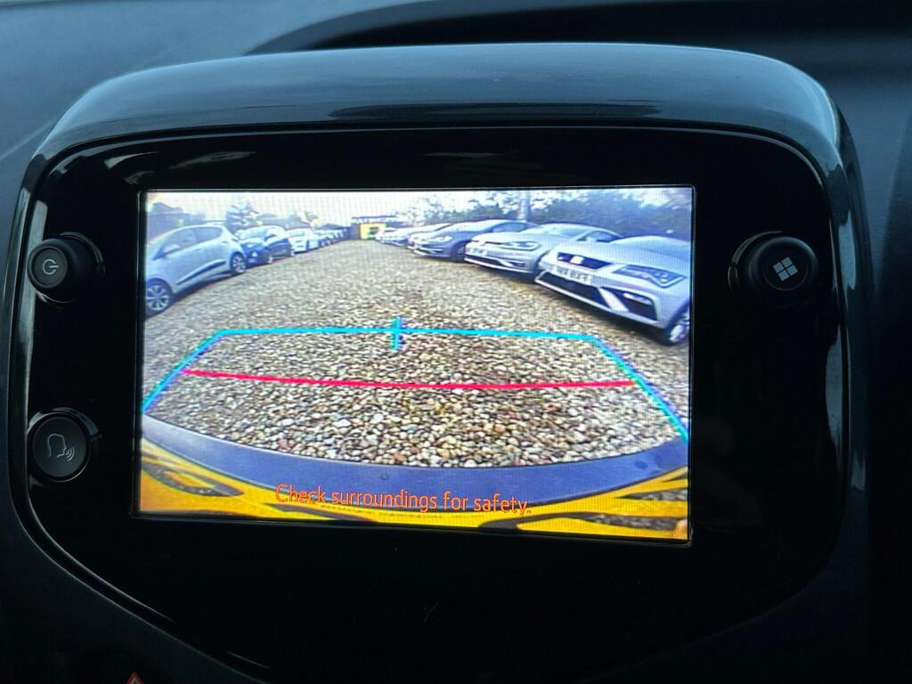 
								2019 Toyota AYGO 1.0 VVT-i x-trend Funroof x-shift full									