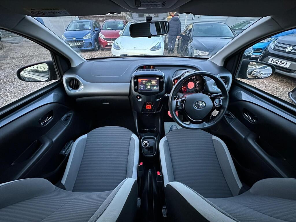 
								2019 Toyota AYGO 1.0 VVT-i x-trend Funroof x-shift full									