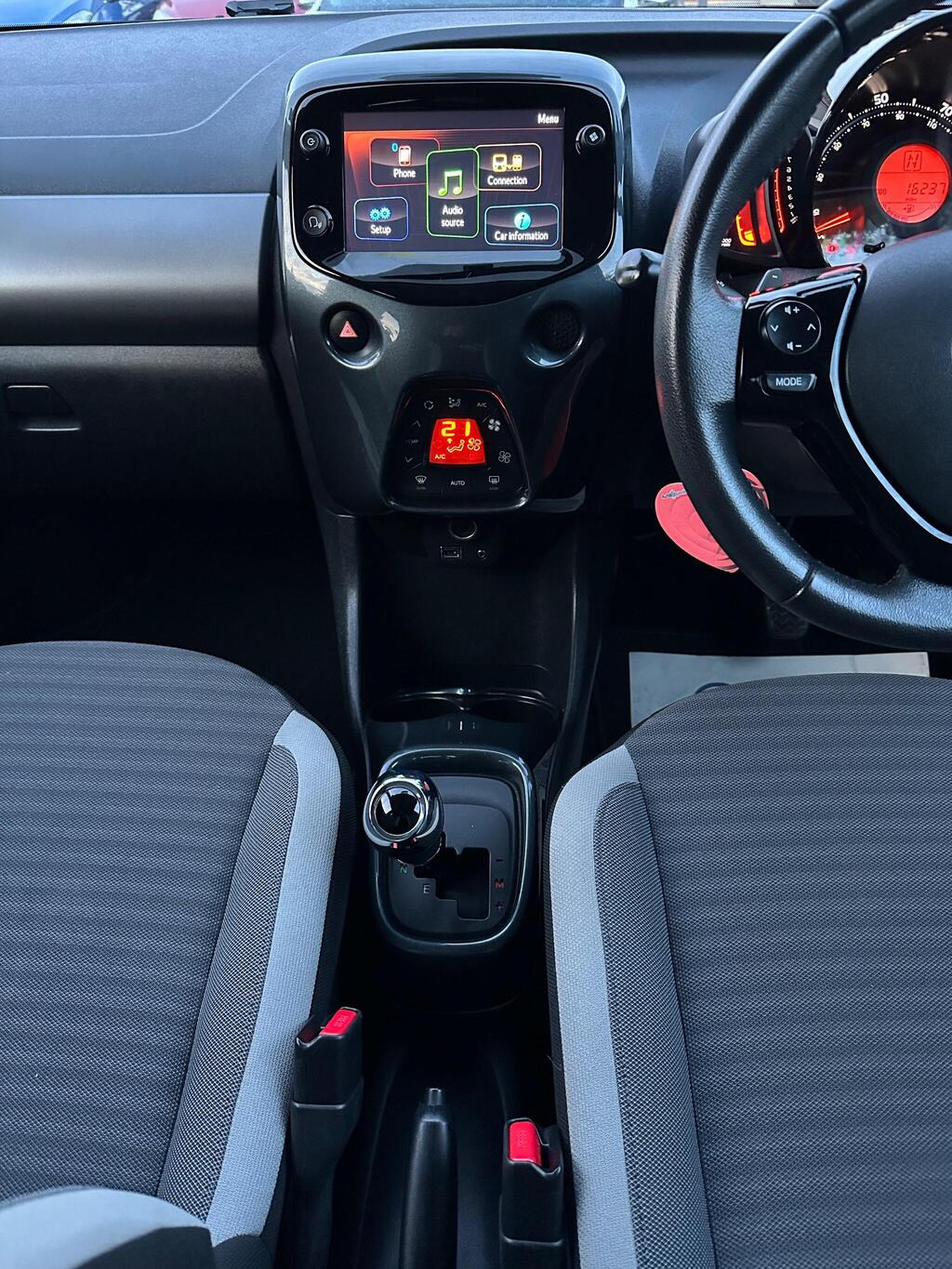 
								2019 Toyota AYGO 1.0 VVT-i x-trend Funroof x-shift full									