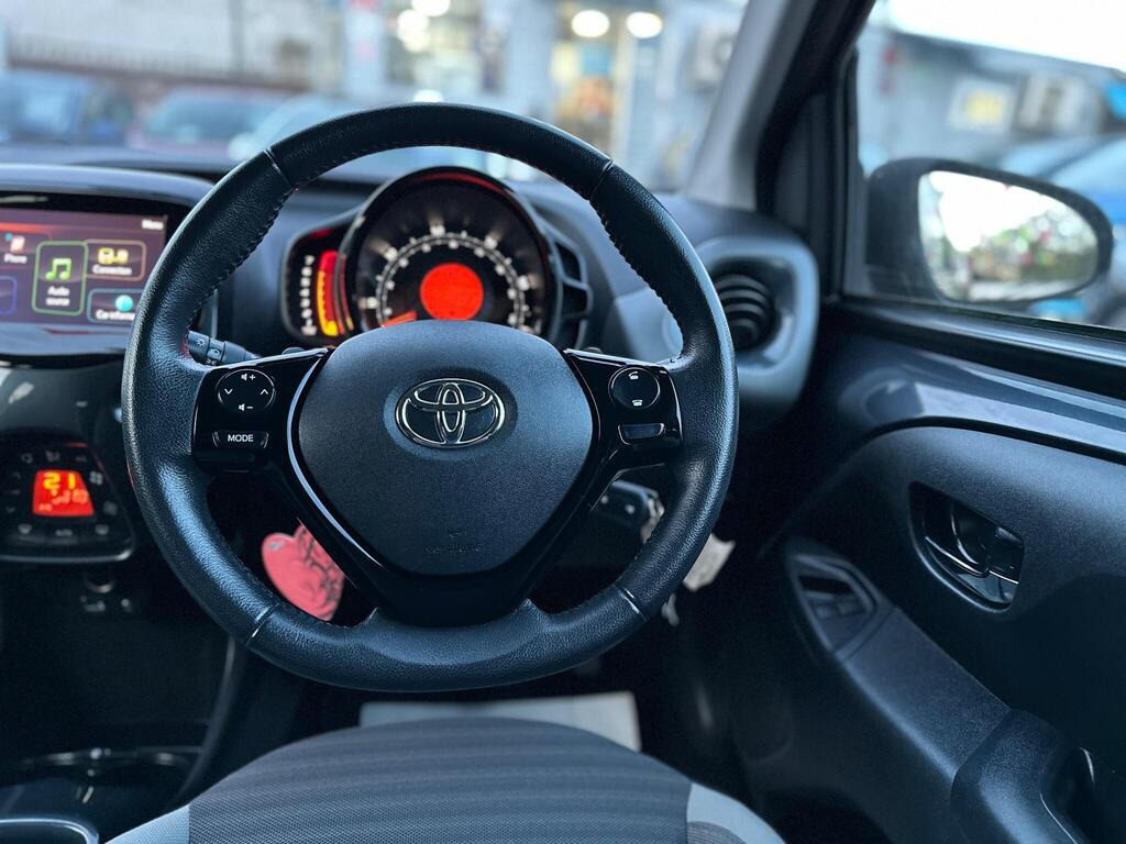 
								2019 Toyota AYGO 1.0 VVT-i x-trend Funroof x-shift full									