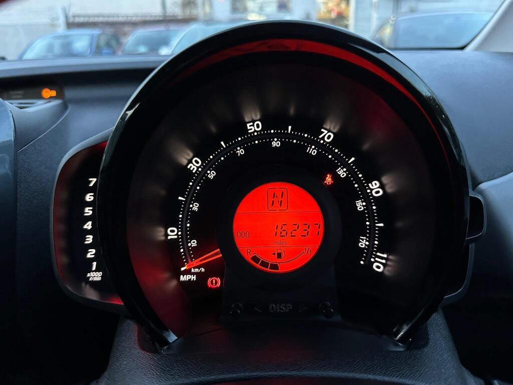 
								2019 Toyota AYGO 1.0 VVT-i x-trend Funroof x-shift full									