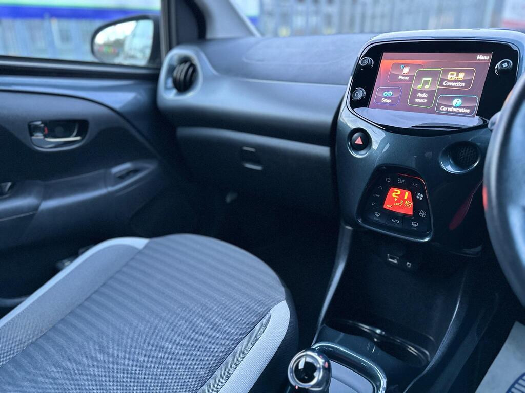 
								2019 Toyota AYGO 1.0 VVT-i x-trend Funroof x-shift full									