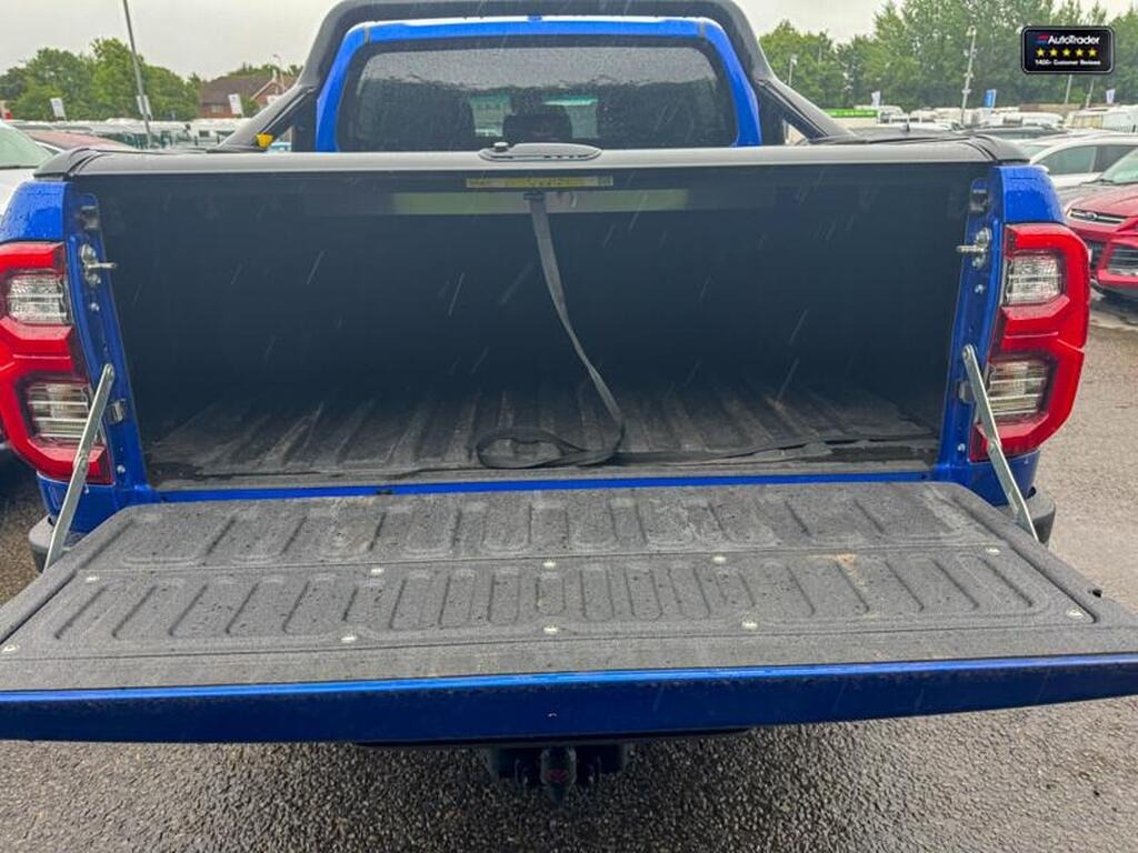 
								2023 Toyota Hilux Invincible X D-4D 2.8 LT full									