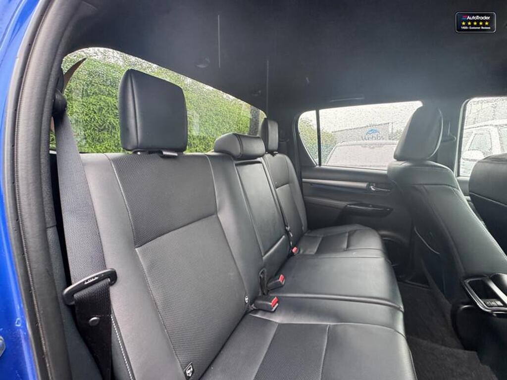 
								2023 Toyota Hilux Invincible X D-4D 2.8 LT full									