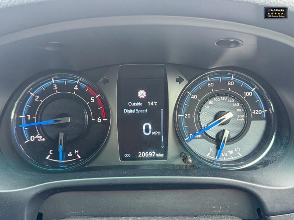 
								2023 Toyota Hilux Invincible X D-4D 2.8 LT full									