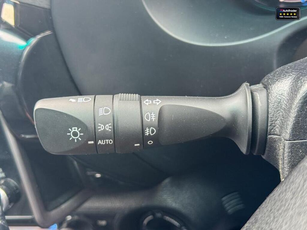 
								2023 Toyota Hilux Invincible X D-4D 2.8 LT full									