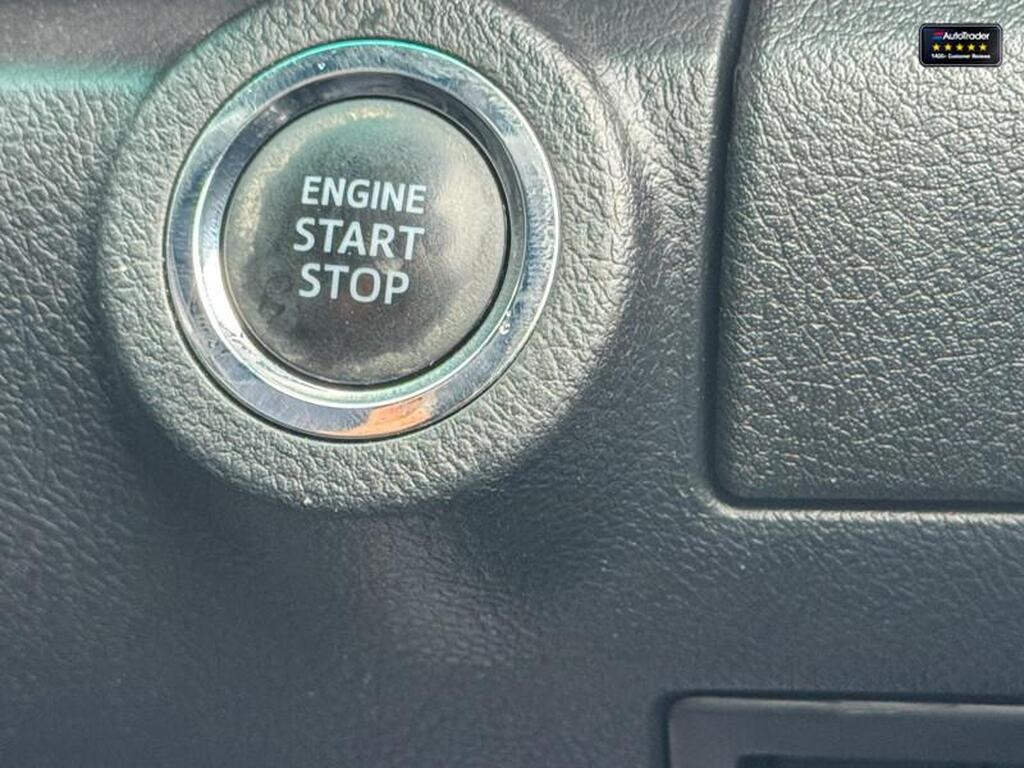 
								2023 Toyota Hilux Invincible X D-4D 2.8 LT full									