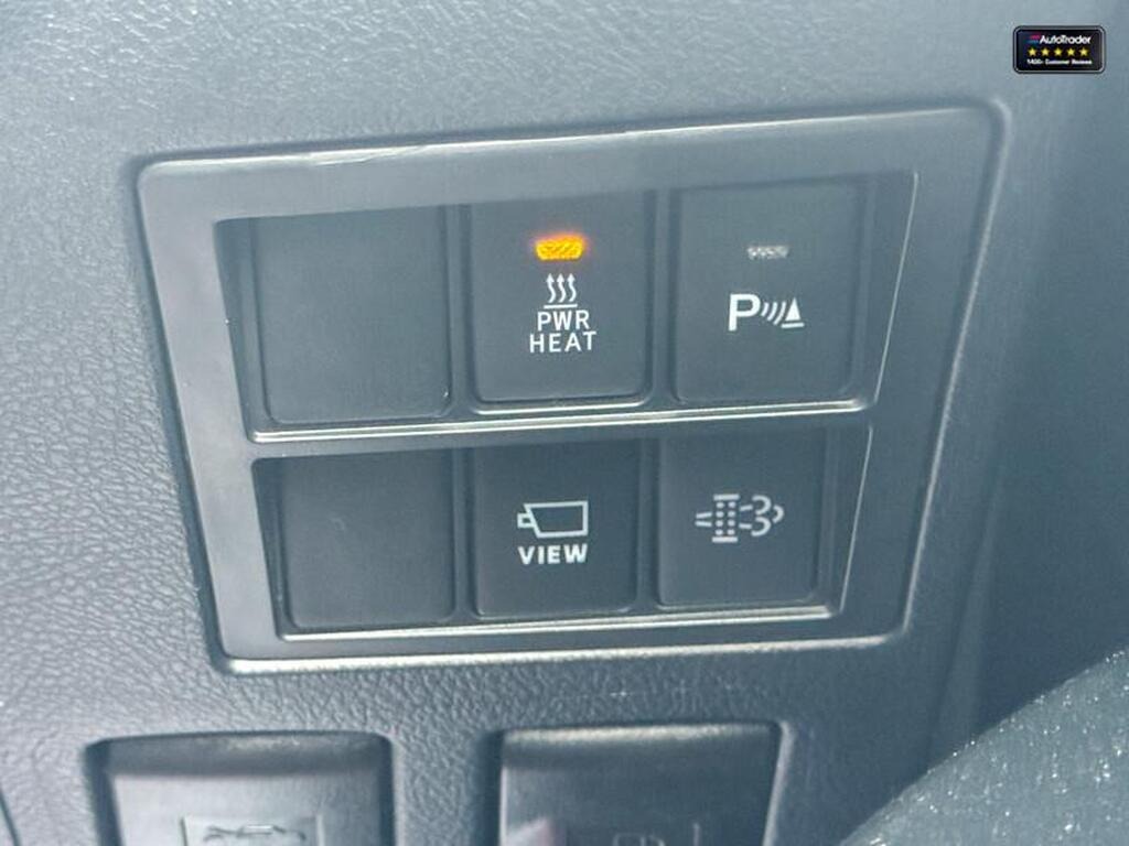 
								2023 Toyota Hilux Invincible X D-4D 2.8 LT full									