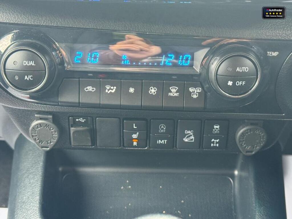 
								2023 Toyota Hilux Invincible X D-4D 2.8 LT full									