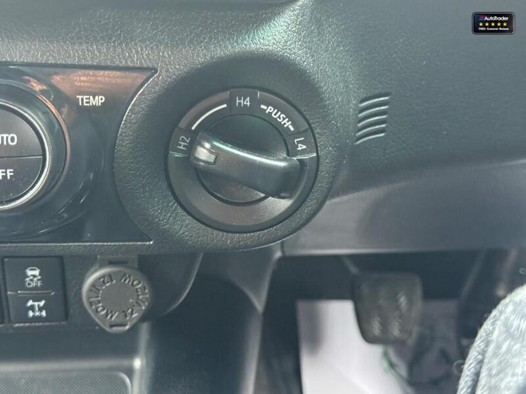 
								2023 Toyota Hilux Invincible X D-4D 2.8 LT full									