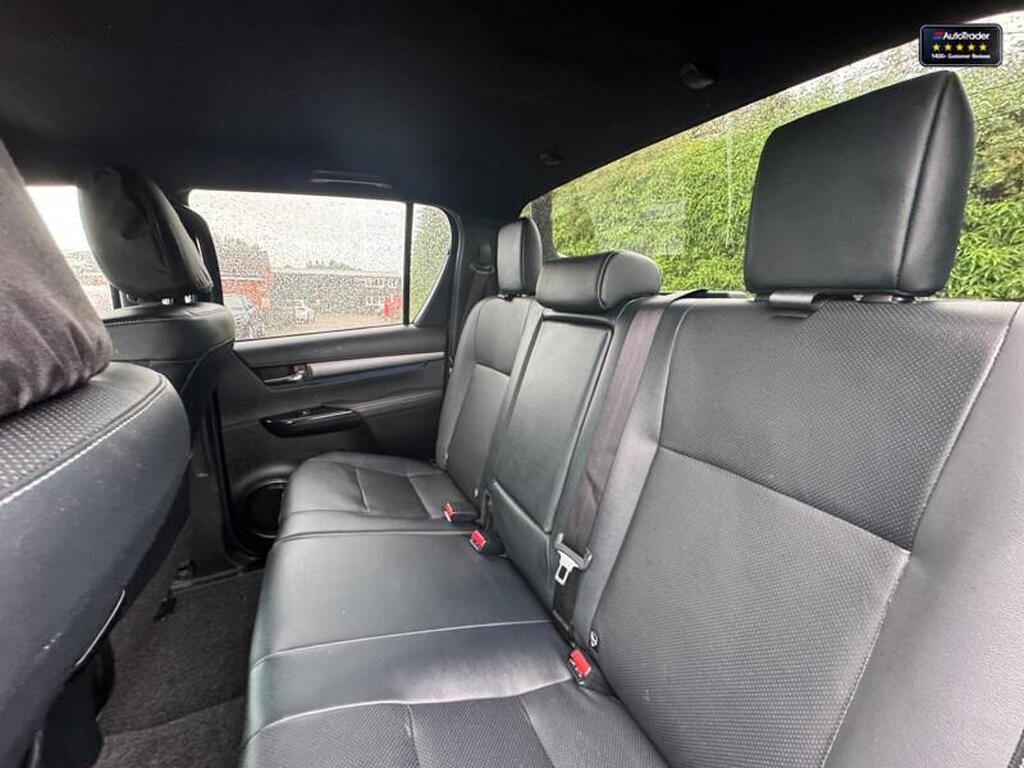 
								2023 Toyota Hilux Invincible X D-4D 2.8 LT full									