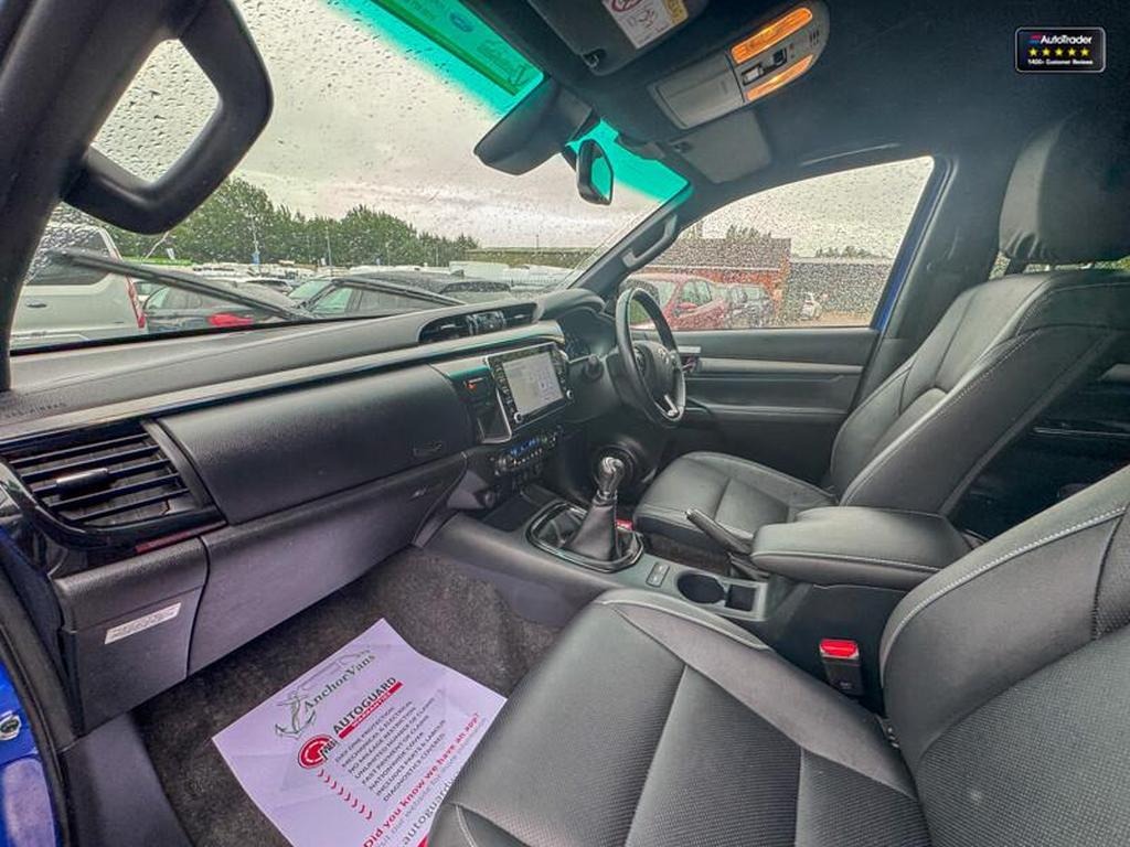 
								2023 Toyota Hilux Invincible X D-4D 2.8 LT full									