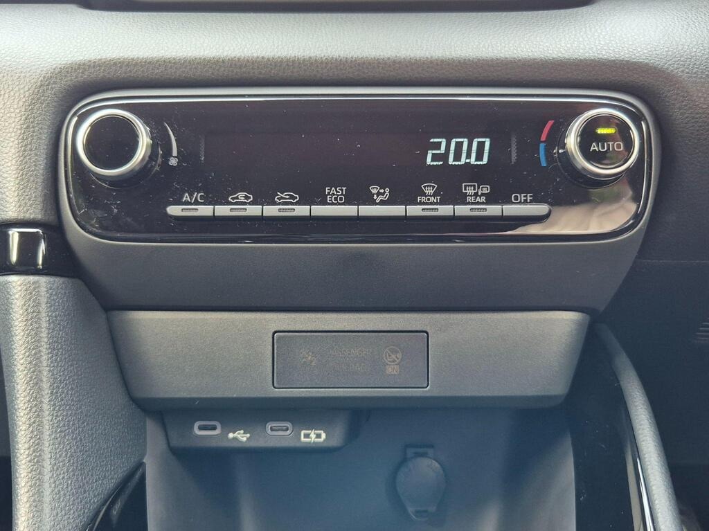 
								2025 Toyota Yaris 1.5 VVT-h Design E-CVT full									