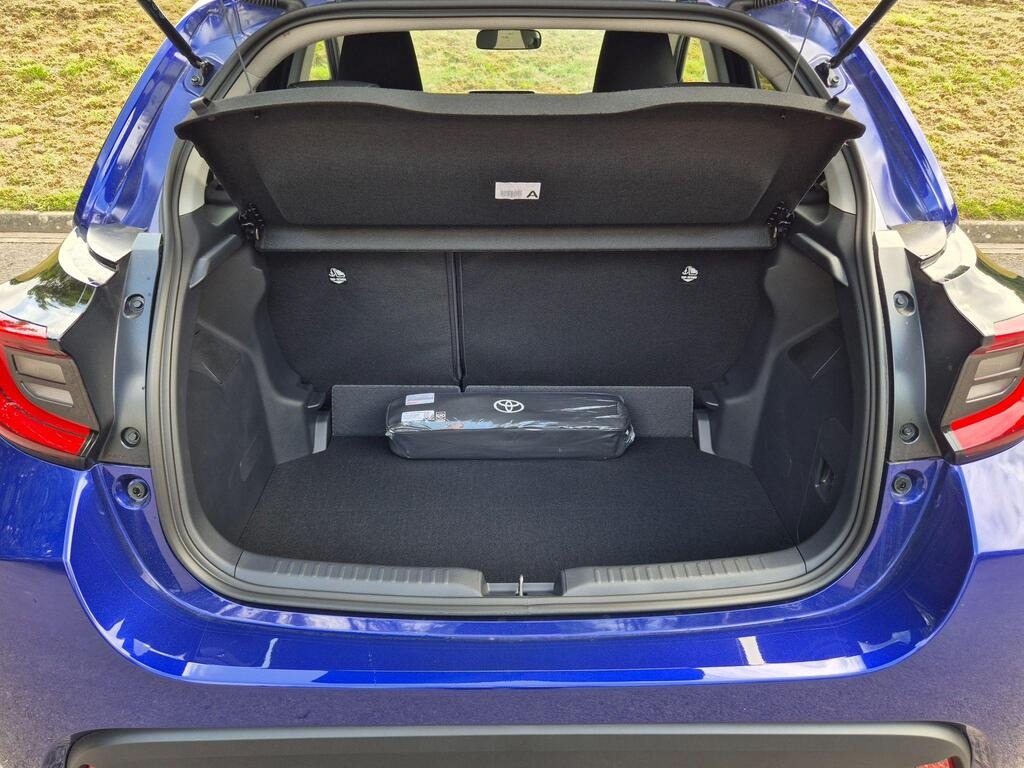 
								2025 Toyota Yaris 1.5 VVT-h Design E-CVT full									