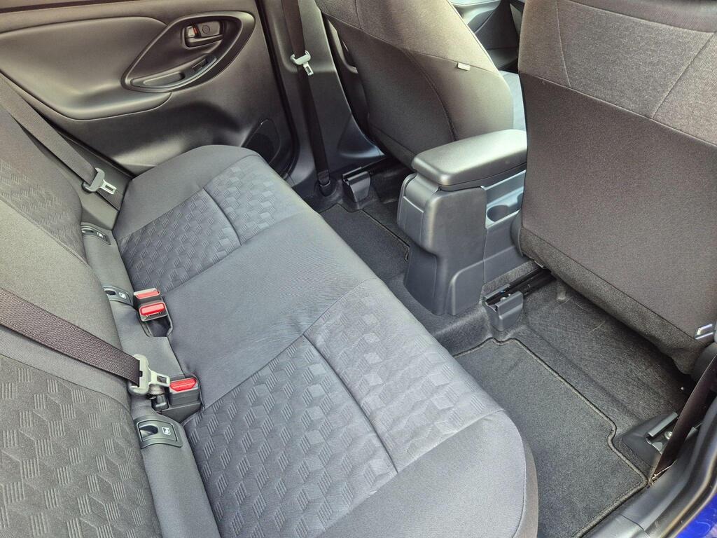 
								2025 Toyota Yaris 1.5 VVT-h Design E-CVT full									