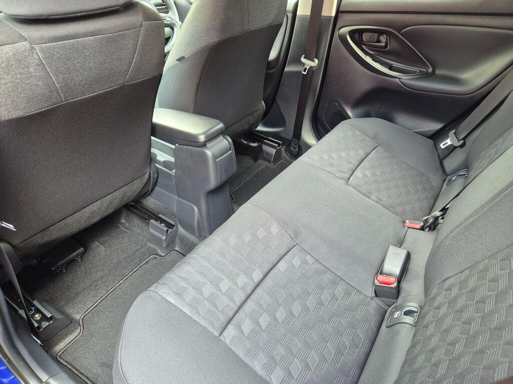 
								2025 Toyota Yaris 1.5 VVT-h Design E-CVT full									