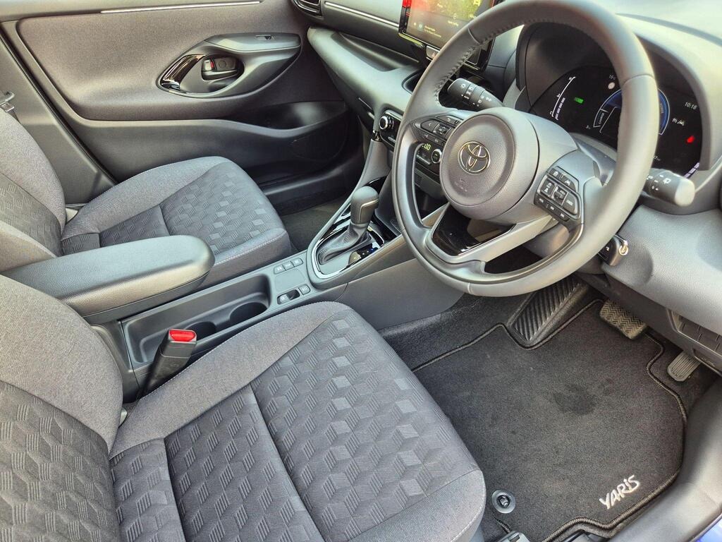 
								2025 Toyota Yaris 1.5 VVT-h Design E-CVT full									