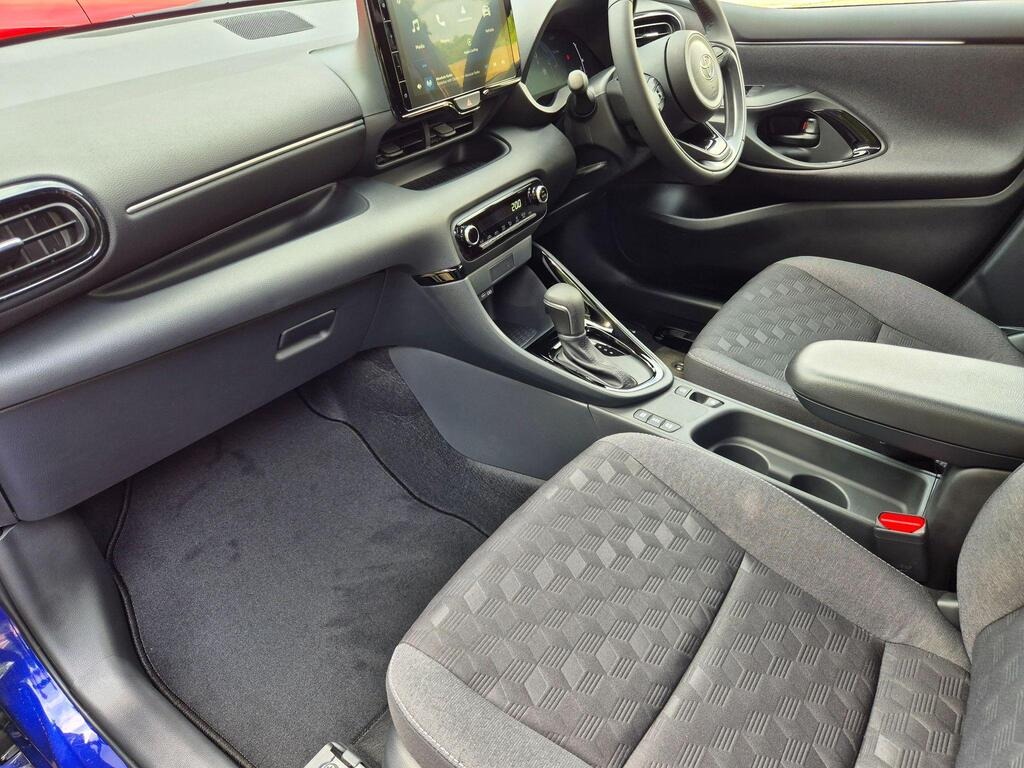 
								2025 Toyota Yaris 1.5 VVT-h Design E-CVT full									