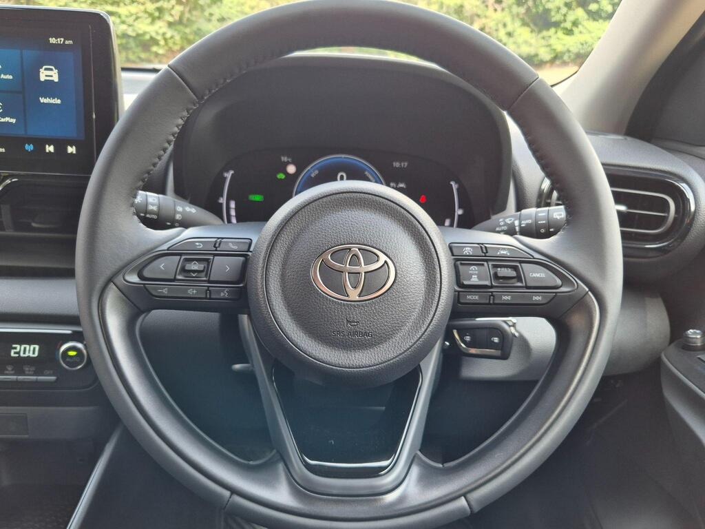 
								2025 Toyota Yaris 1.5 VVT-h Design E-CVT full									