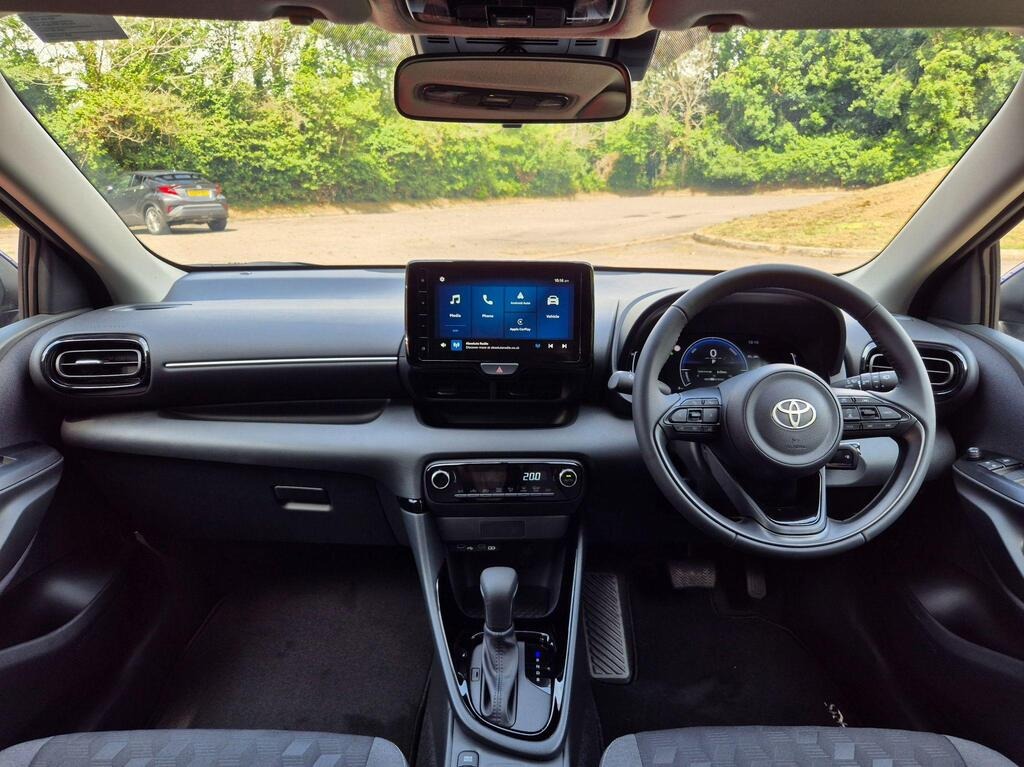 
								2025 Toyota Yaris 1.5 VVT-h Design E-CVT full									