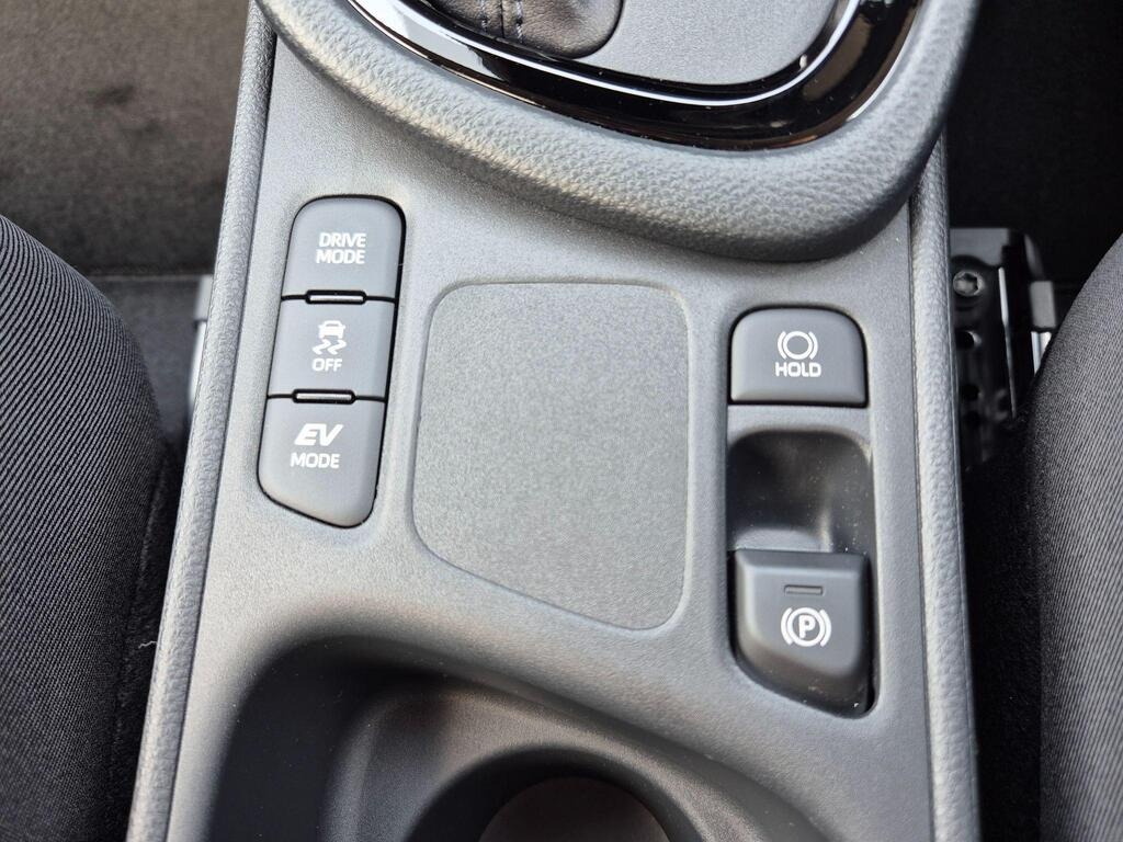 
								2025 Toyota Yaris 1.5 VVT-h Design E-CVT full									