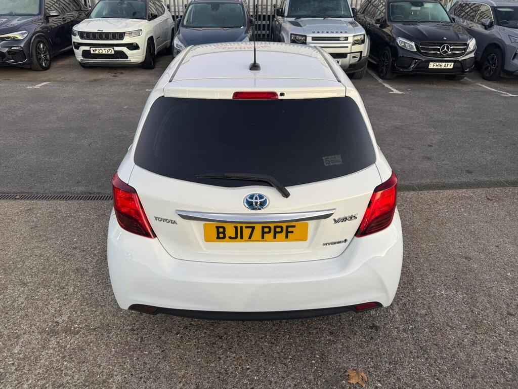 
								2017 Toyota Yaris 1.5 VVT-h Icon E-CVT full									