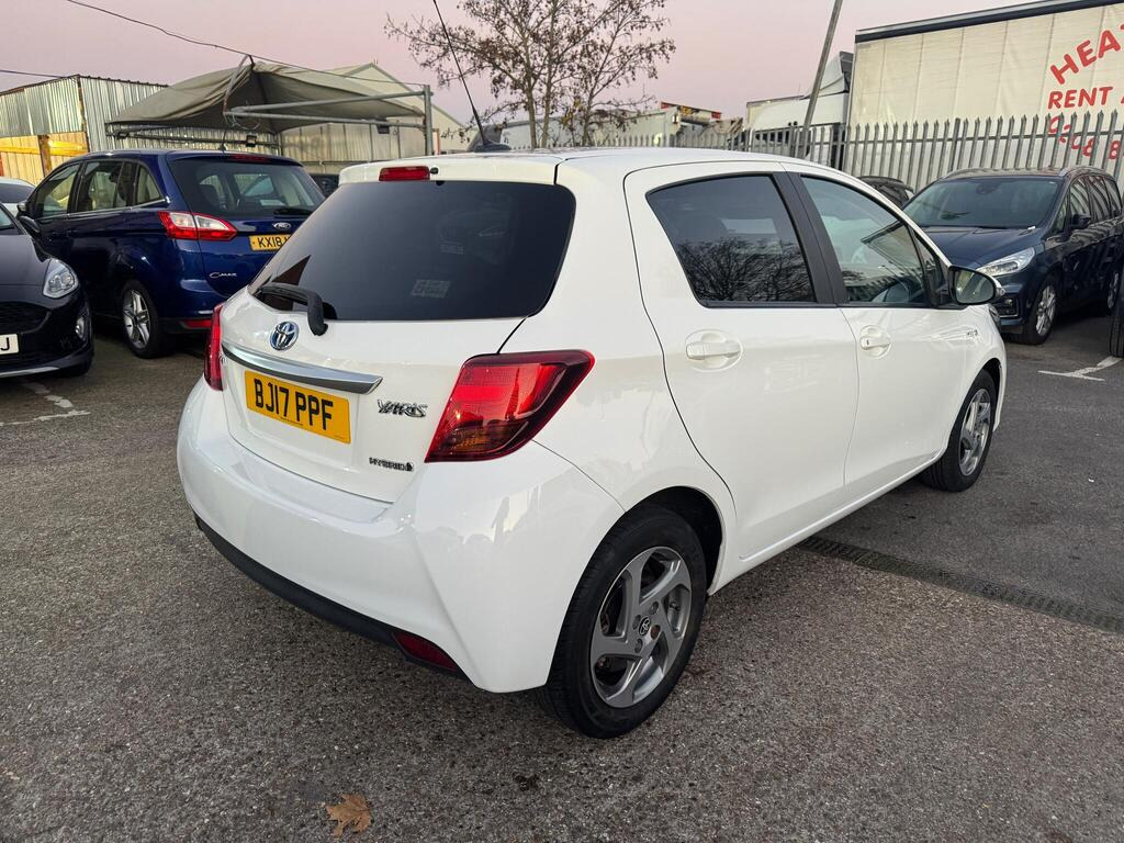 
								2017 Toyota Yaris 1.5 VVT-h Icon E-CVT full									