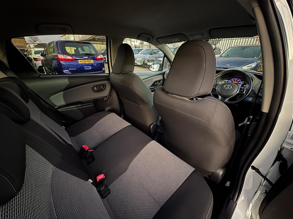 
								2017 Toyota Yaris 1.5 VVT-h Icon E-CVT full									