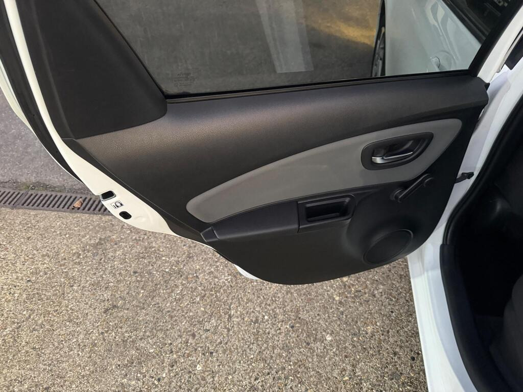 
								2017 Toyota Yaris 1.5 VVT-h Icon E-CVT full									