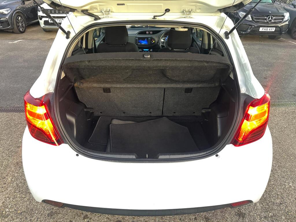 
								2017 Toyota Yaris 1.5 VVT-h Icon E-CVT full									