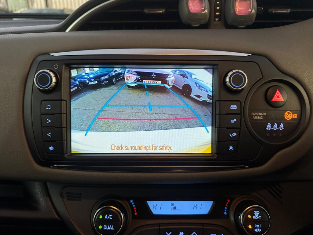 
								2017 Toyota Yaris 1.5 VVT-h Icon E-CVT full									