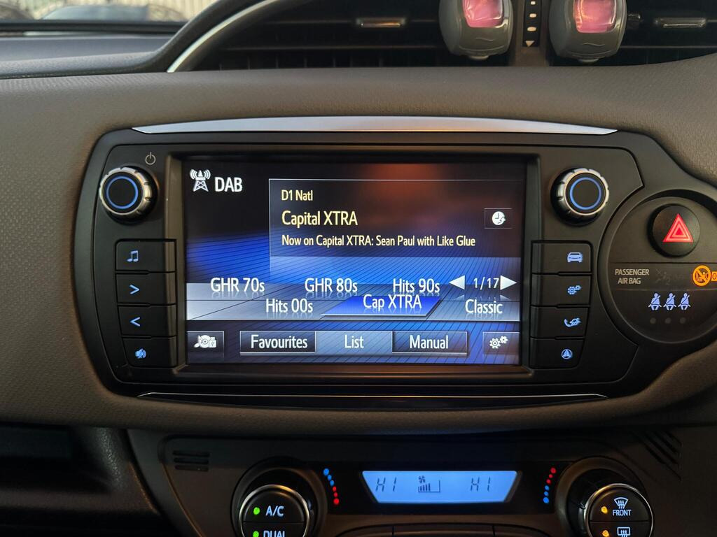 
								2017 Toyota Yaris 1.5 VVT-h Icon E-CVT full									