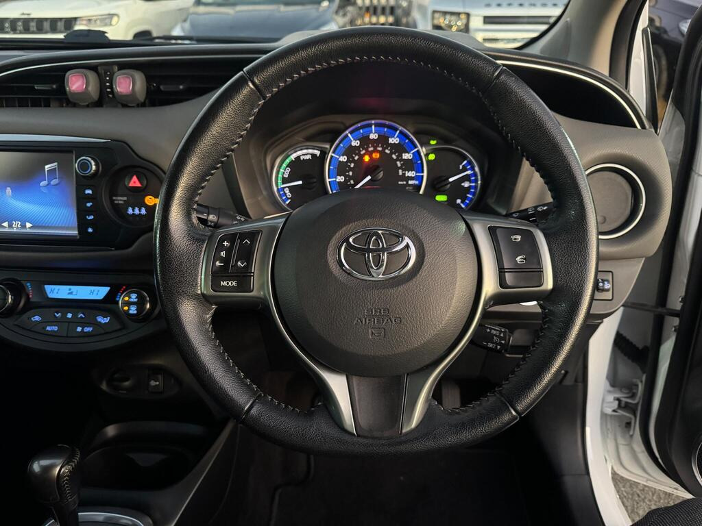 
								2017 Toyota Yaris 1.5 VVT-h Icon E-CVT full									
