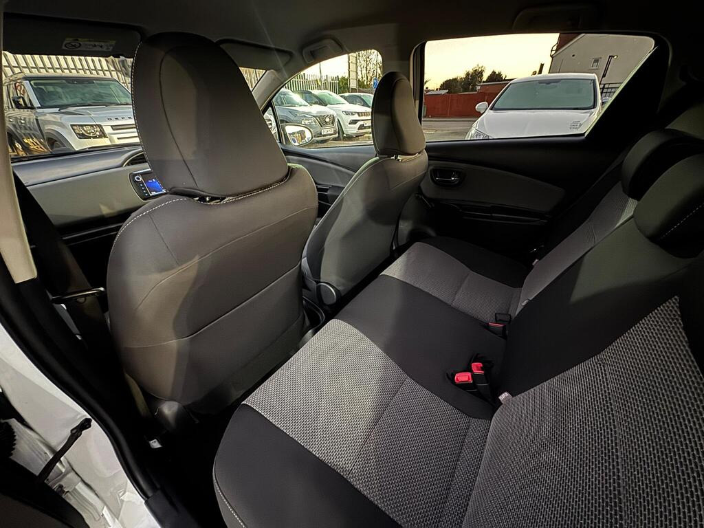 
								2017 Toyota Yaris 1.5 VVT-h Icon E-CVT full									