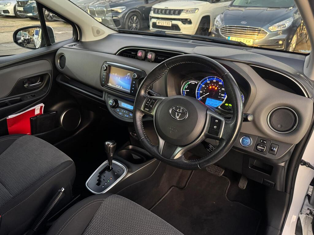 
								2017 Toyota Yaris 1.5 VVT-h Icon E-CVT full									