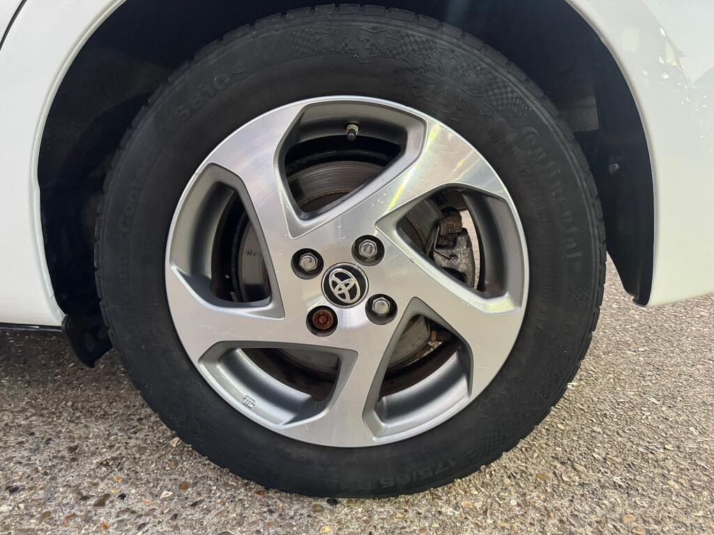 
								2017 Toyota Yaris 1.5 VVT-h Icon E-CVT full									